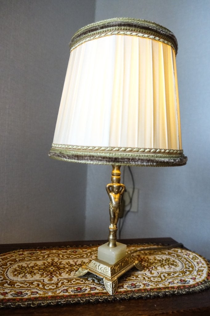 vintage tafel lampje met plisee kapje en metalen engel voet, Vintage, Met kap, Metaal, E27 (groot)