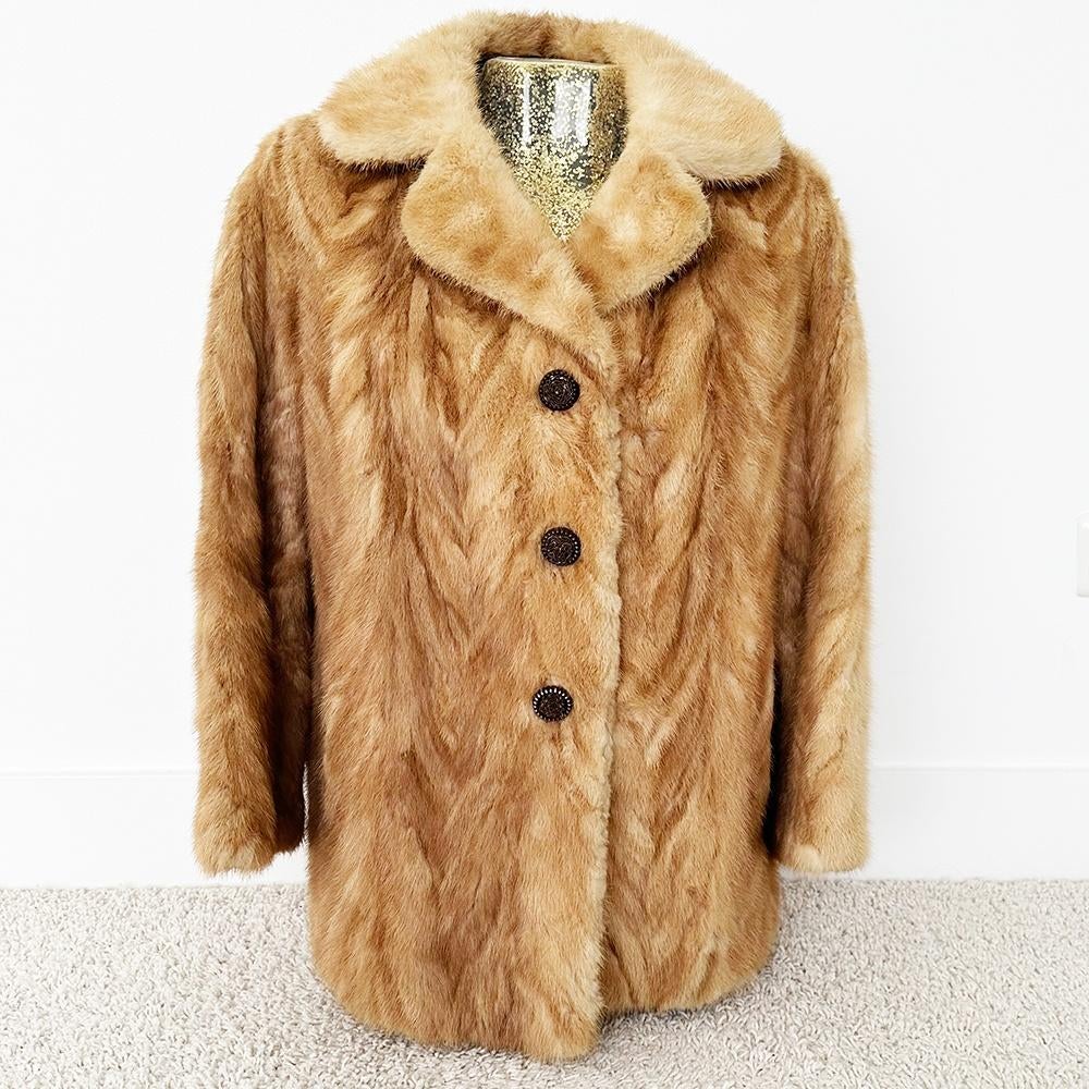 Zeer Mooie Zachte Vintage Bontjas (M) € 150,-, Kleding | Dames, Jassen | Winter, Maat 38/40 (M), Bruin, Ophalen of Verzenden, Zo goed als nieuw