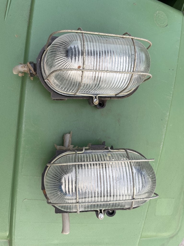 2 Bullseye armaturen, Huis en Inrichting, Lampen | Wandlampen, Ophalen, Gebruikt, Geschikt voor buiten, Grijs