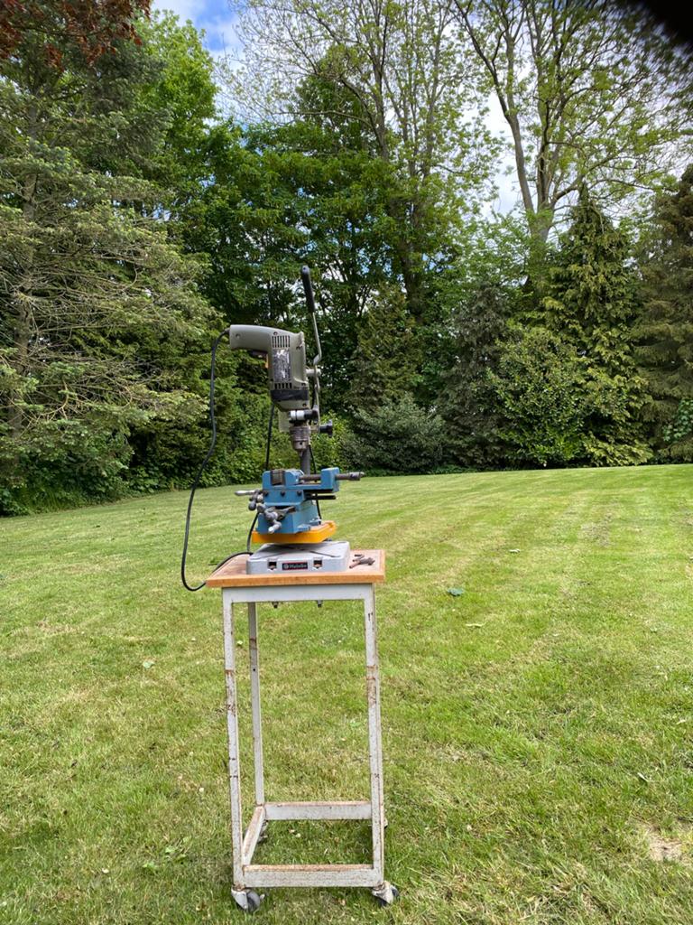 Boormachine met boorstandaard en bankschroef, Doe-het-zelf en Verbouw, Gereedschap | Boormachines, Variabele snelheid, Ophalen