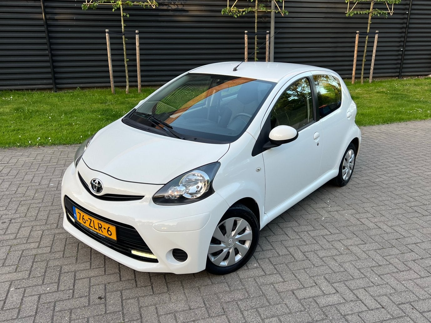 Toyota Aygo 1.0 DEALER ONDERHOUDEN | AIRCO | ORIG.NL | MOOI, Auto's, Voorwielaandrijving, Stof, Zwart, 4 stoelen