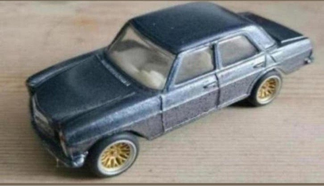 Unieke handmade MERCEDES BENZ W 114, nieuwe lak en sportvelg, Ophalen of Verzenden, Zo goed als nieuw, Auto, Corgi