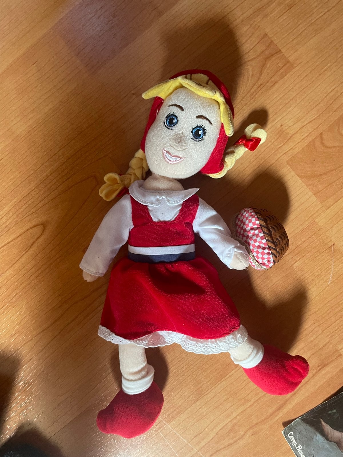 Roodkapje knuffelpop Efteling met mandje, Ophalen of Verzenden, Gebruikt, Beeldje of Poppetje