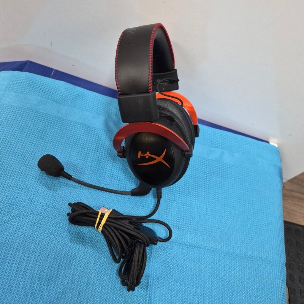 HyperX Cloud 2 Bedrade Gaming Headset PC/PS5/PS4/Switch, HyperX, Gebruikt, Support@hyperX.com, Kingston Technology Company (HyperX)
17600 Newhope Street
Fountain Valley, CA 92708
United States