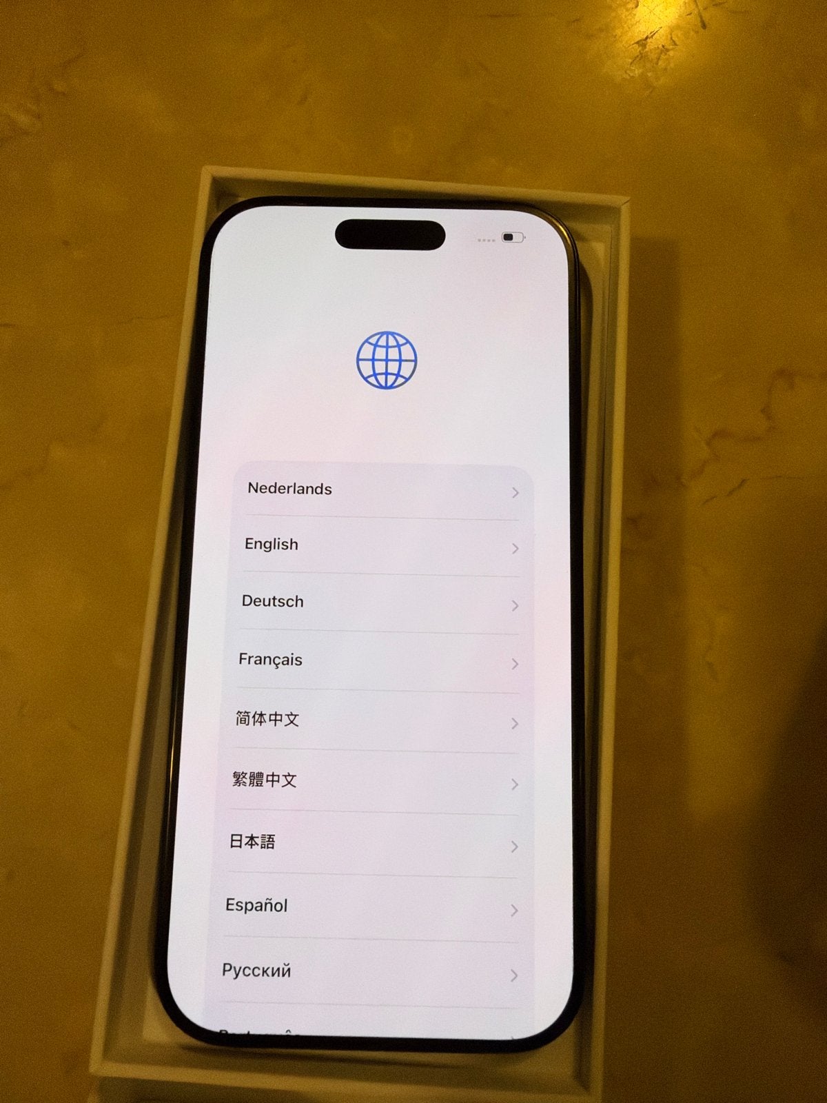 Apple iPhone 16 Pro 128GB Zwart titanium - Zo goed als nieuw