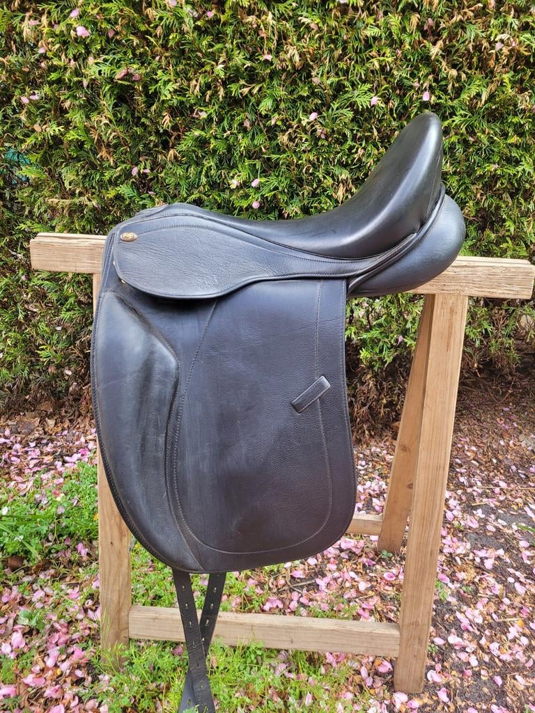 Dressuurzadel Eric Thomas 17,5 inch, verwisselbare boom, Dieren en Toebehoren, Paarden en Pony's | Zadels, Ophalen, Gebruikt, Dressuur