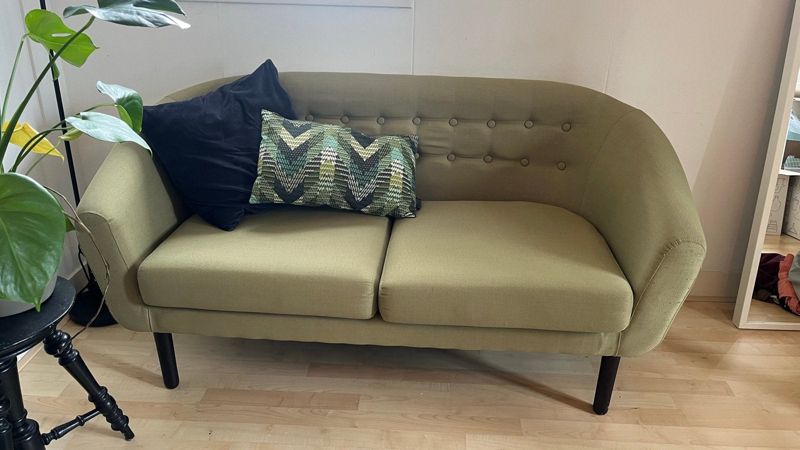 Gratis groene tweepersoonsbank met knopen, Ophalen, Gebruikt, Minder dan 75 cm, 150 tot 200 cm