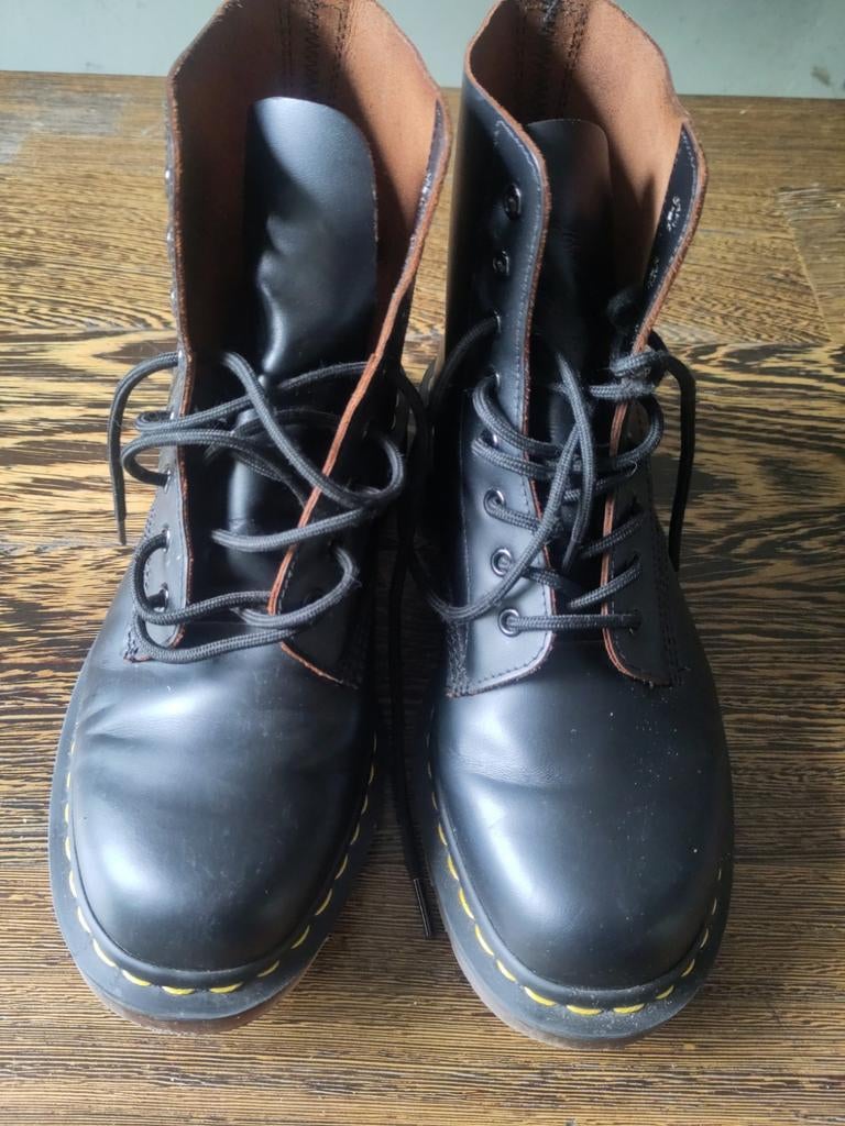 Dr Martens Made in England uniseks 1460 size 9,5/44, Kleding | Heren, Schoenen, Ophalen of Verzenden, Zo goed als nieuw, Zwart