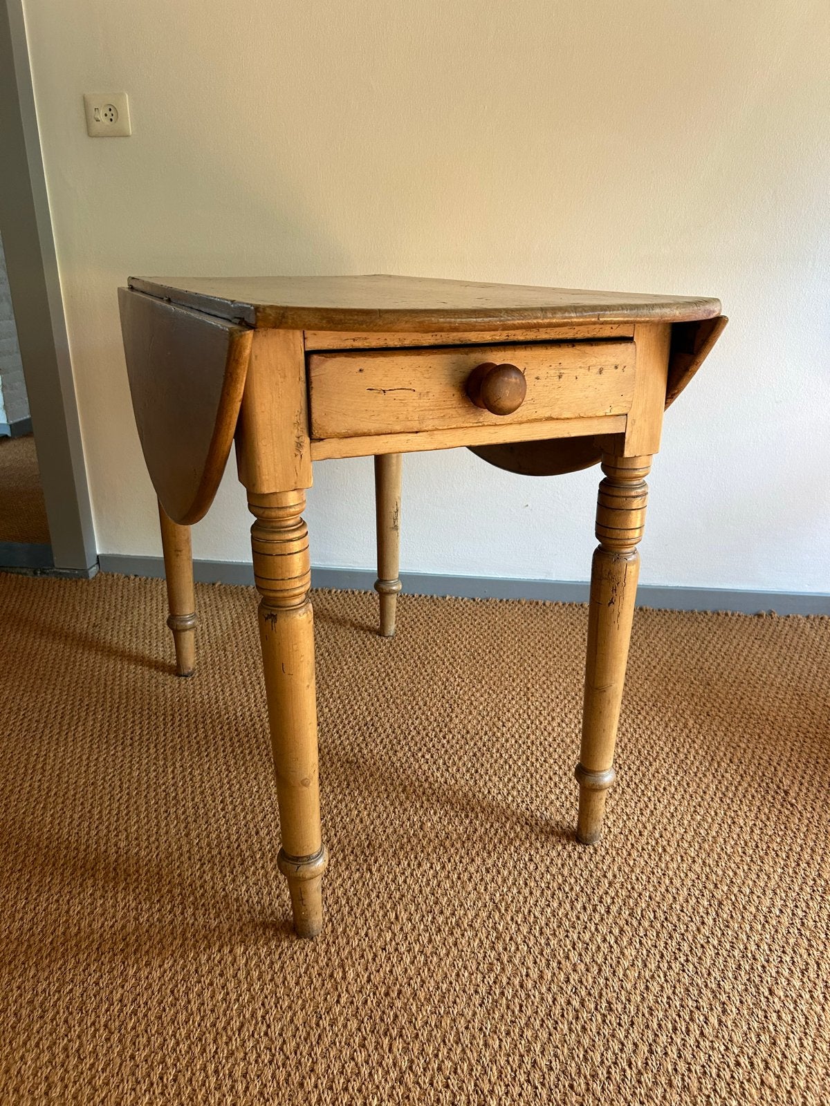 Antieke grenen hangoortafel met lade, inklapbaar, Ophalen