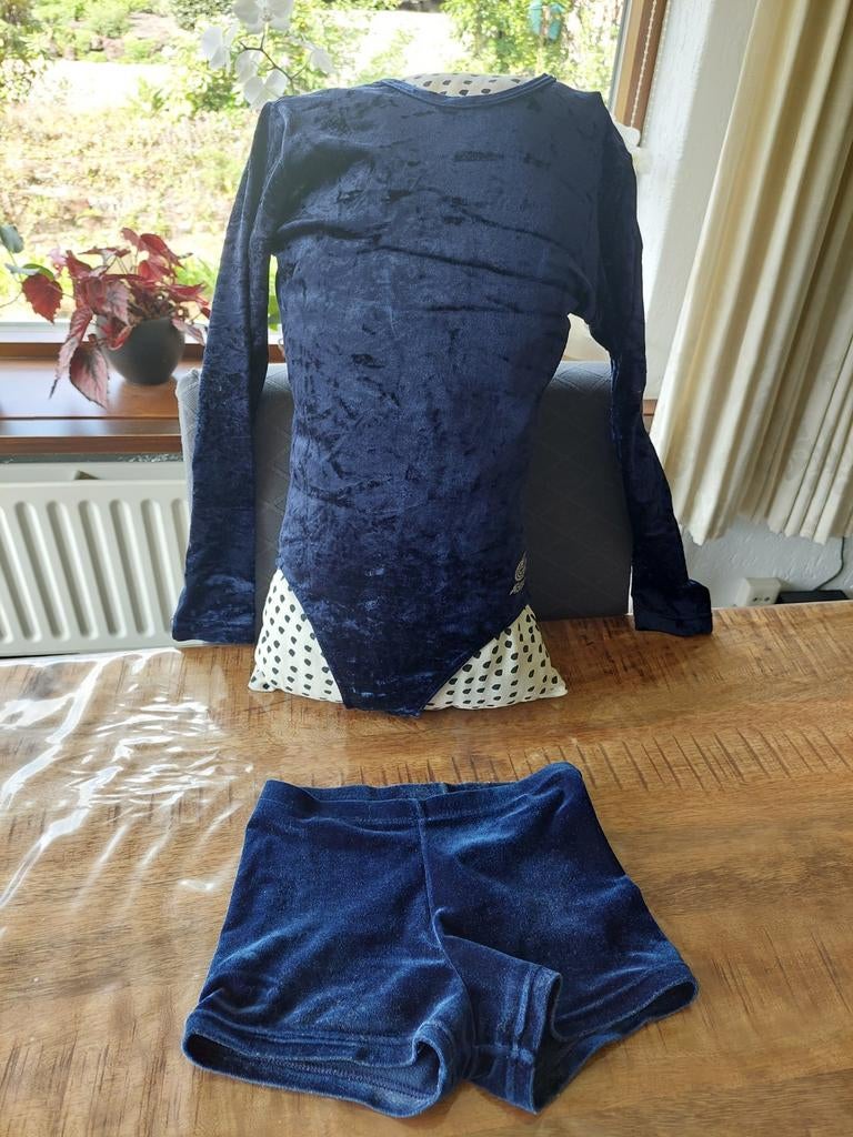 Milano turnpakje en broekje, maat 128-140, Maat 38/40 (M), Blauw, Overige typen, Ophalen of Verzenden