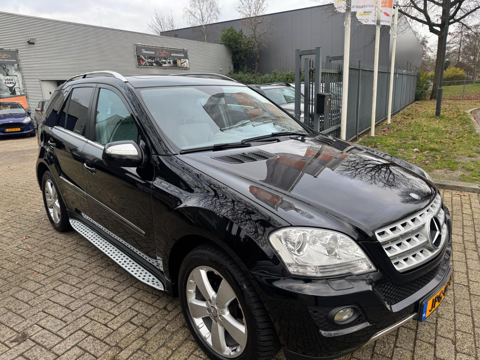 Mercedes-Benz M-klasse 350 v6 benzine automaat 4-matic, 1e e, Auto's, Mercedes-Benz, Automaat, Dealer onderhouden, Gebruikt, Huisgarantie