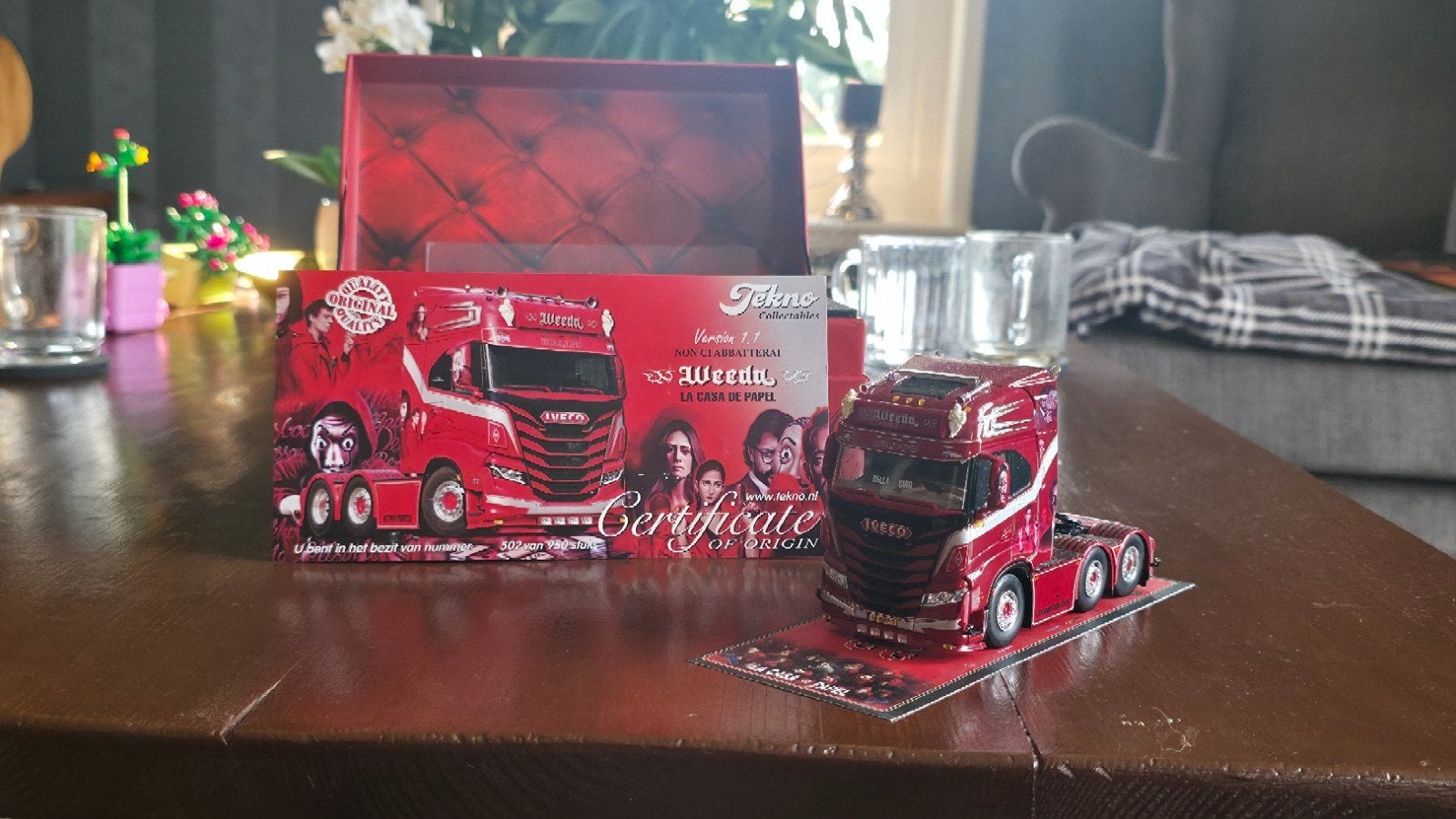 Tekno Iveco S-Way "La Casa de Papel" schaalmodel, Ophalen of Verzenden, Zo goed als nieuw