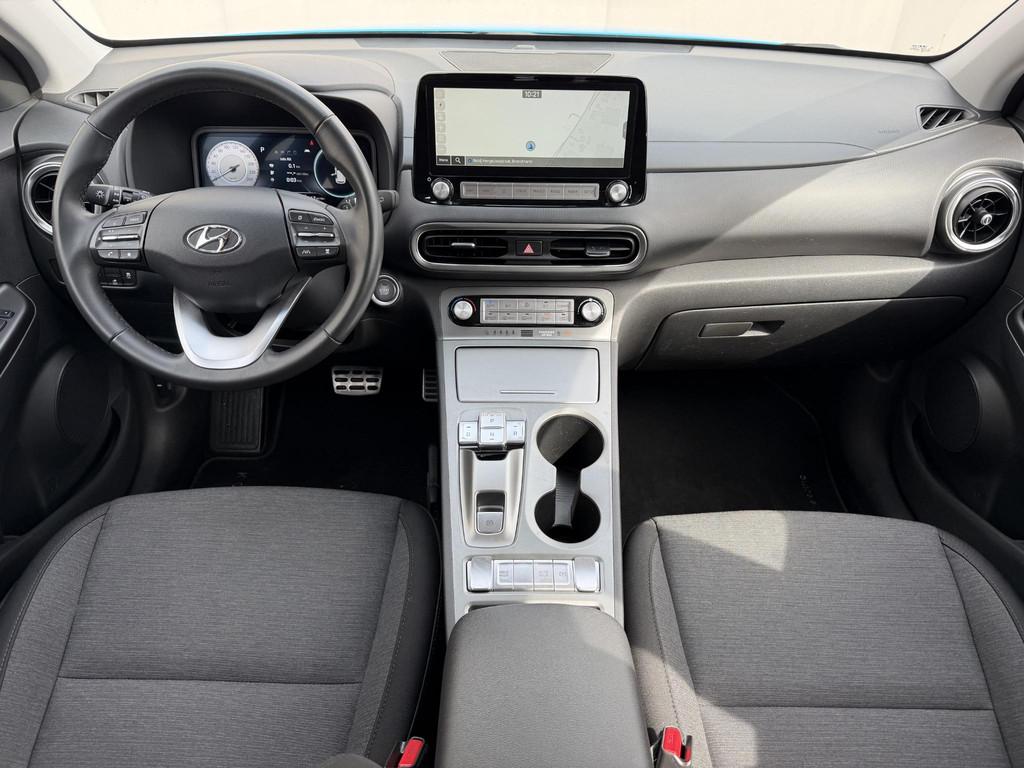 Hyundai Kona EV Comfort 64 kWh / Accu SOH 100% / Volledig On, Auto's, Hyundai, Stof, Gebruikt, Blauw, Origineel Nederlands