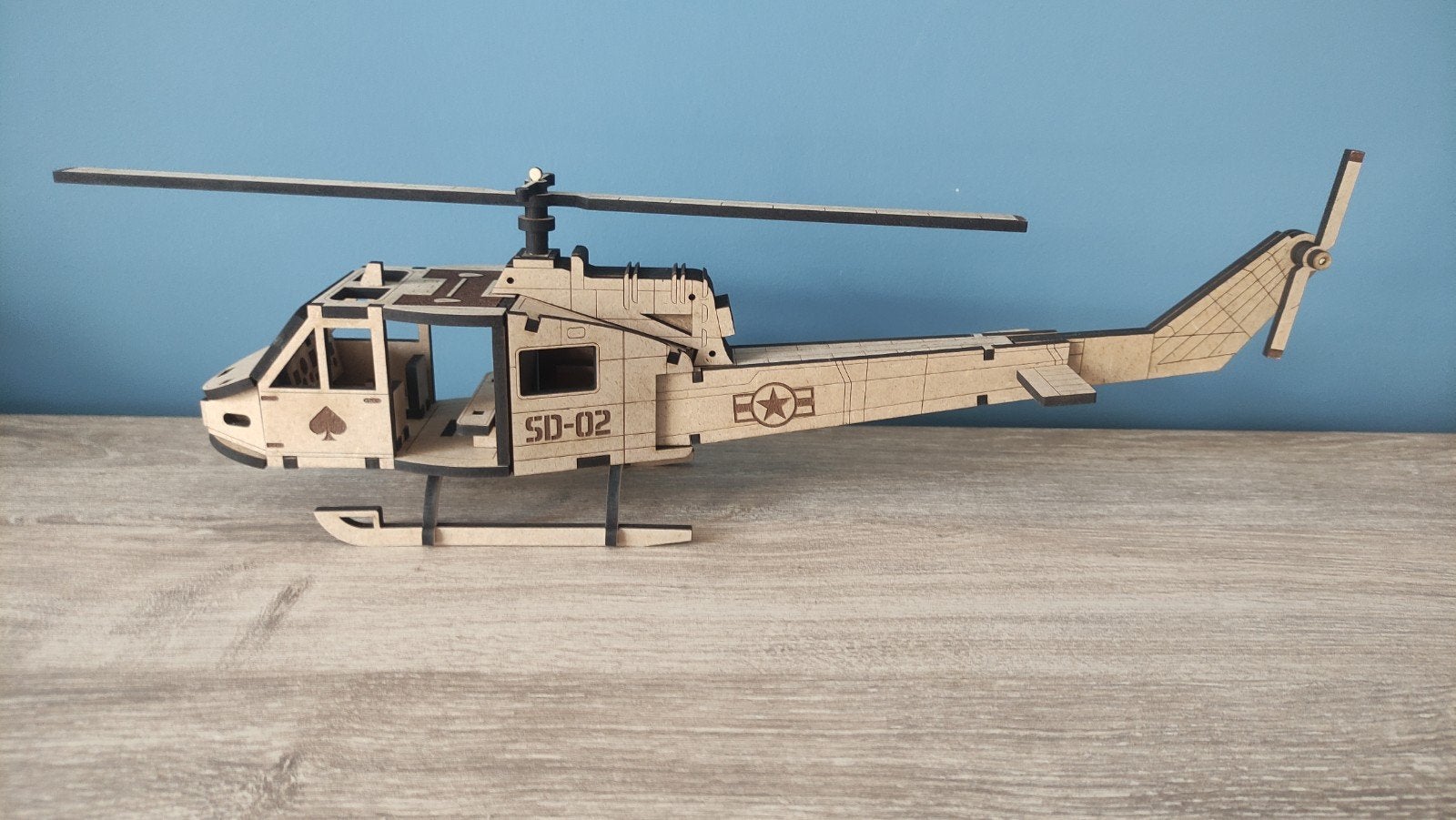 Laser gesneden 3d Bell UH-1 helikopter., Hobby en Vrije tijd, Modelbouw | Vliegtuigen en Helikopters, Ophalen of Verzenden, Nieuw