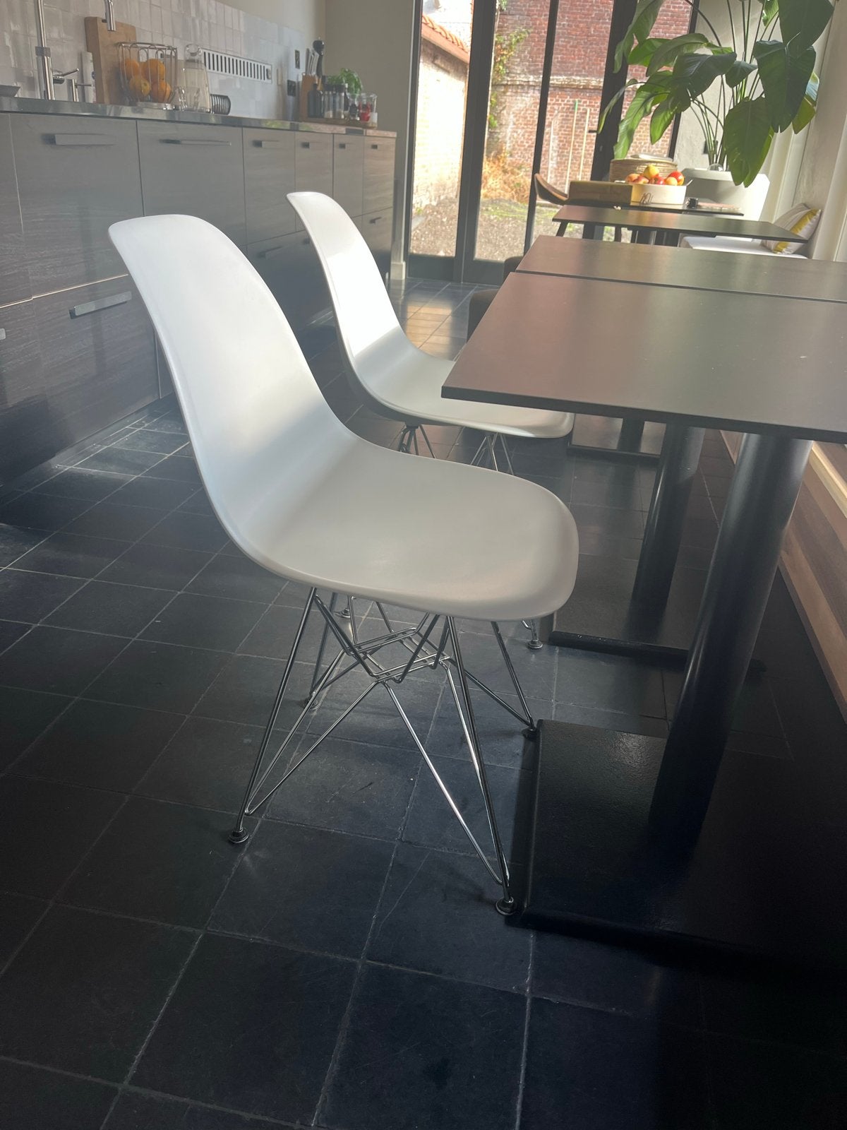 6 Witte designstoelen - per 2 stuks te koop, Huis en Inrichting, Stoelen, Ophalen, Kunststof, Gebruikt, Wit