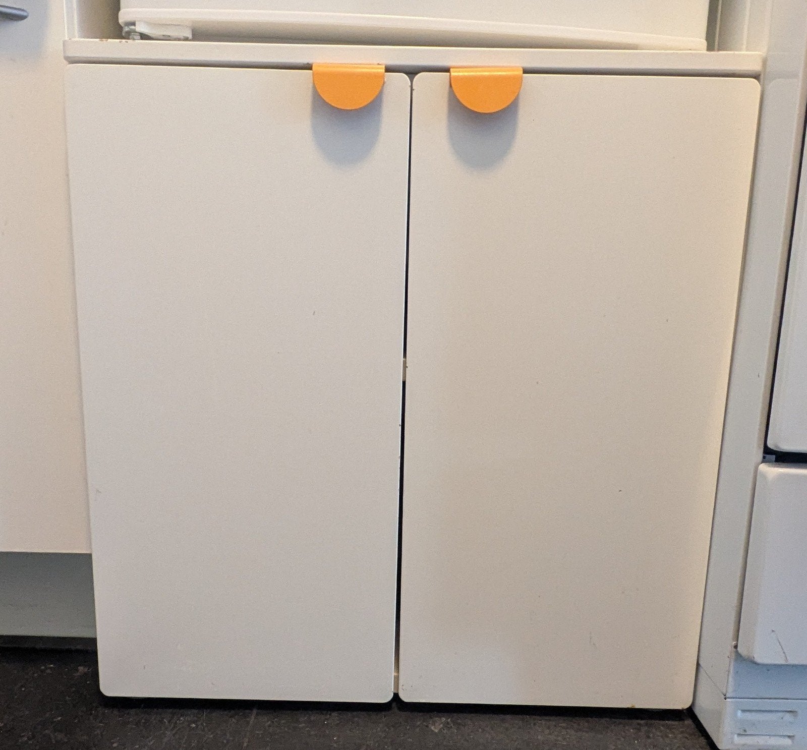 IKEA SMÅSTAD / PLATSA kastje met oranje handgrepen, Ophalen, Gebruikt