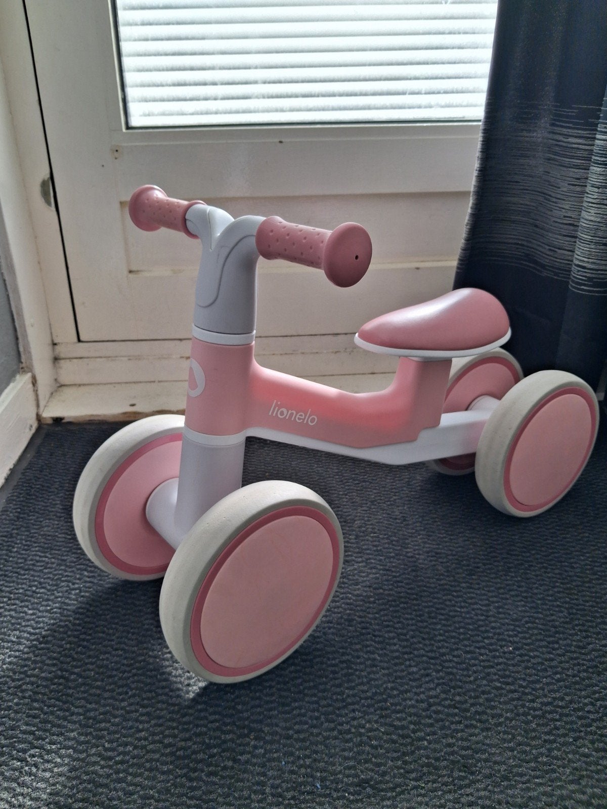 Lionelo Villy Loopfietsje, Kinderen en Baby's, Speelgoed | Buiten | Voertuigen en Loopfietsen, Ophalen, Zo goed als nieuw, Loopfiets