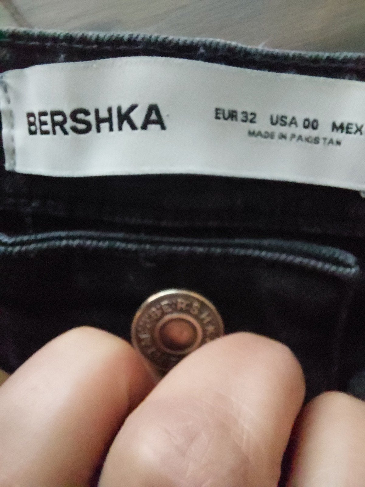 Bershka zwarte flared jeans - maat W27 (confectie 34), Zwart, BERSHKA, Ophalen of Verzenden, Zo goed als nieuw