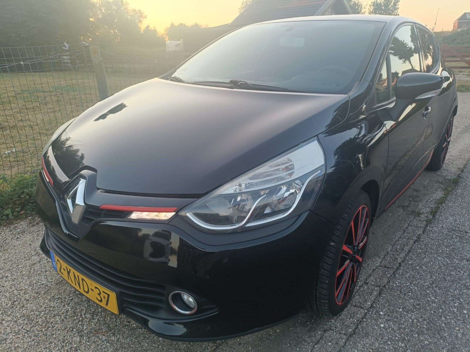 Renault Clio Energy TCe 90pk S&S Eco2 2013 Zwart, Auto's, Renault, Voorwielaandrijving, 898 cc, 40 €/maand, 540 kg