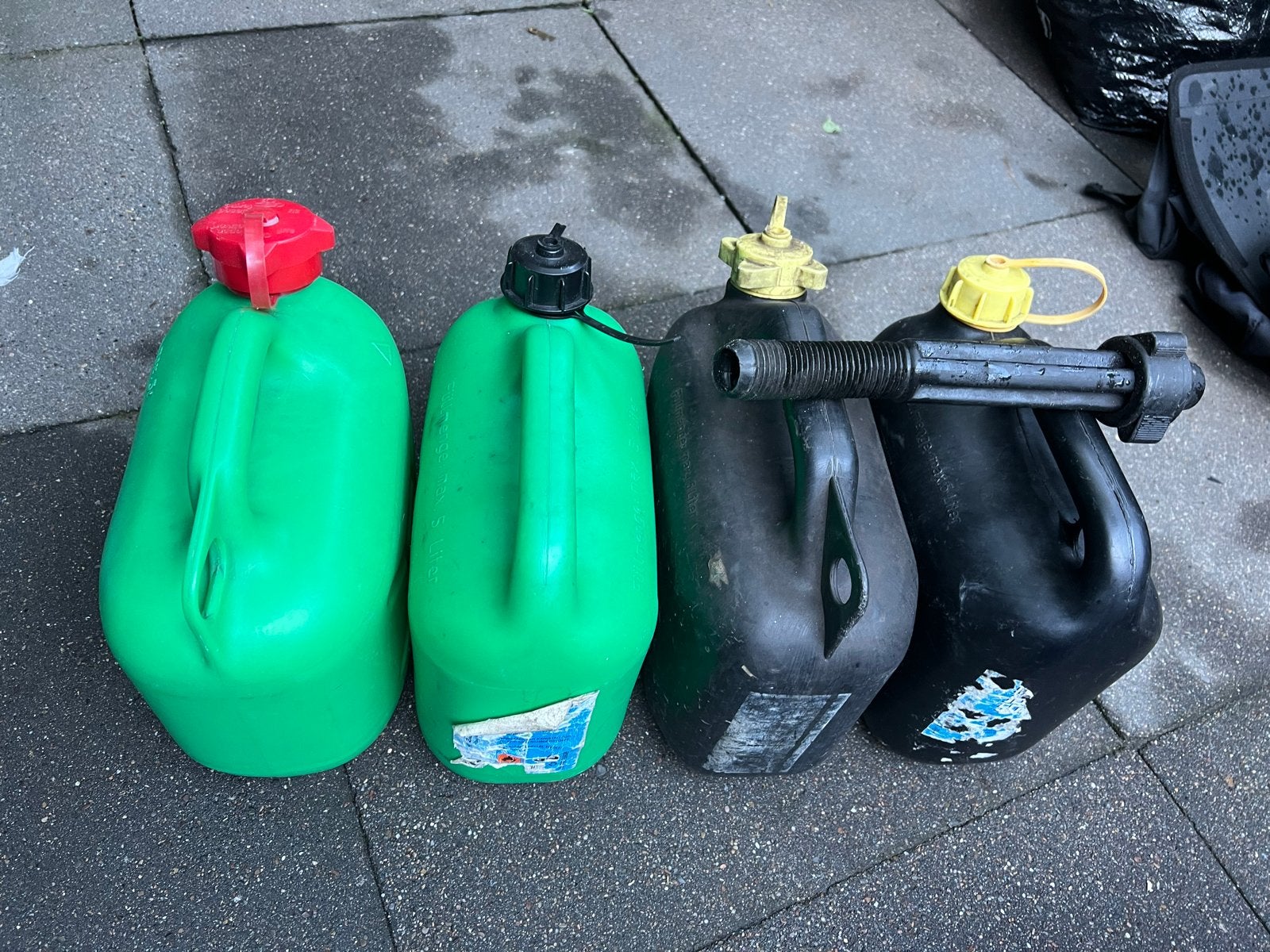 Benzine jerrycans - 4 stuks 5 liter, Ophalen of Verzenden, Gebruikt
