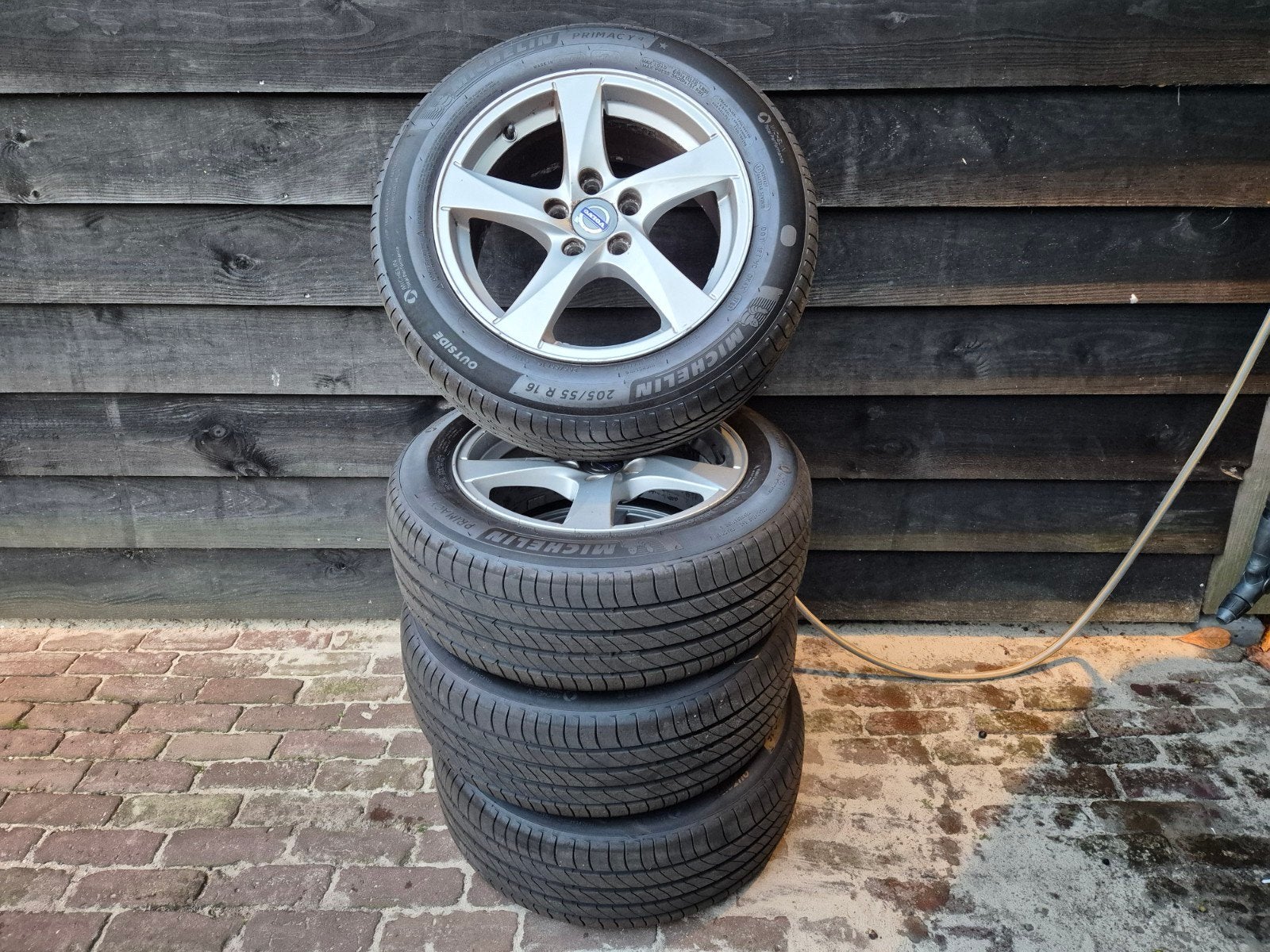 Volvo velgen met nieuwe Michelin zomerbanden - 205/55 R16, Auto-onderdelen, Ophalen, 16 inch, Banden en Velgen, Nieuw