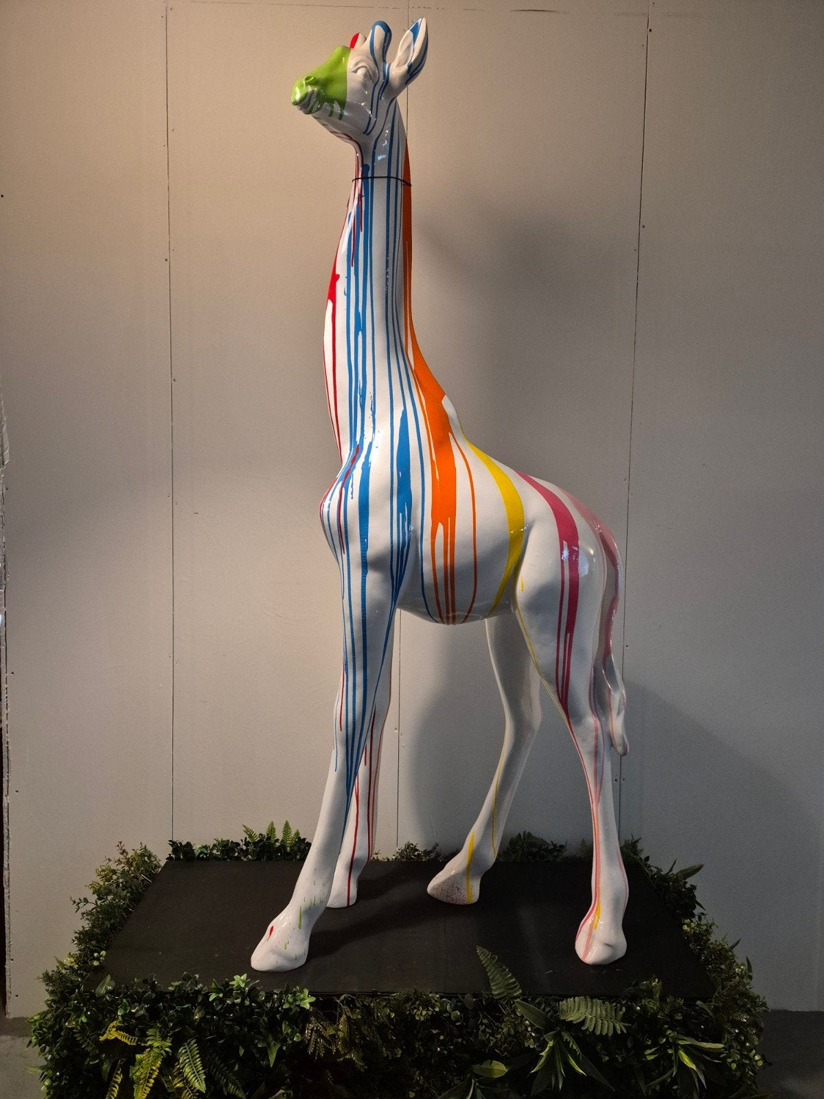 Grote polyester giraffe sculptuur - 180cm - Kleurrijk, Ophalen of Verzenden