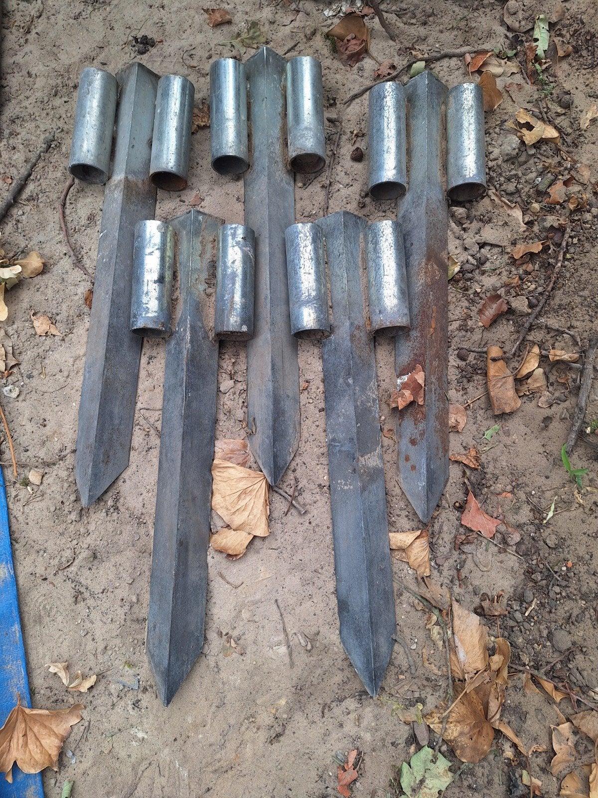 7x metalen grondankers / paalpunten, Ophalen