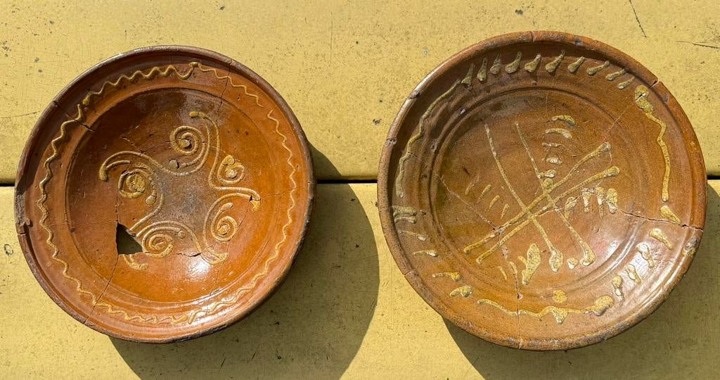 Bodemvondst slibversierde aardewerk schotels 17e eeuw, Antiek en Kunst, Ophalen of Verzenden