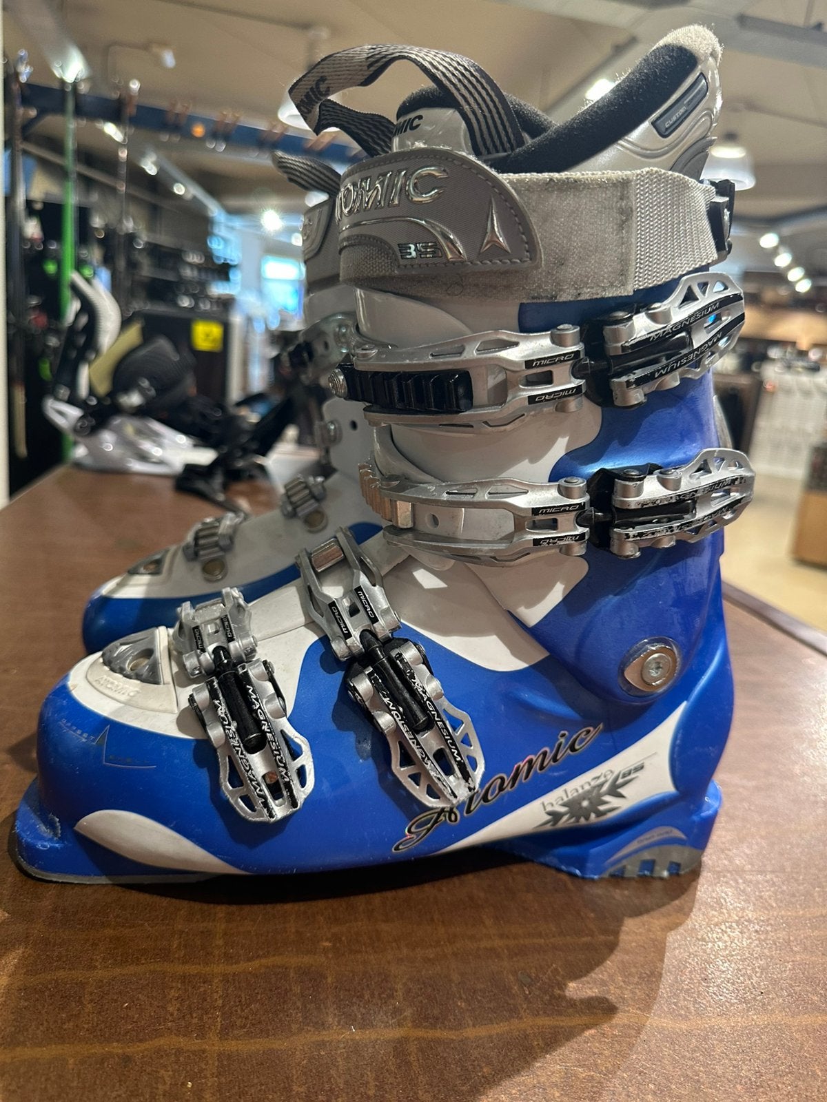 Skischoenen Atomic dames 25,5/26, Schoenen, Ophalen of Verzenden, Zo goed als nieuw, Atomic
