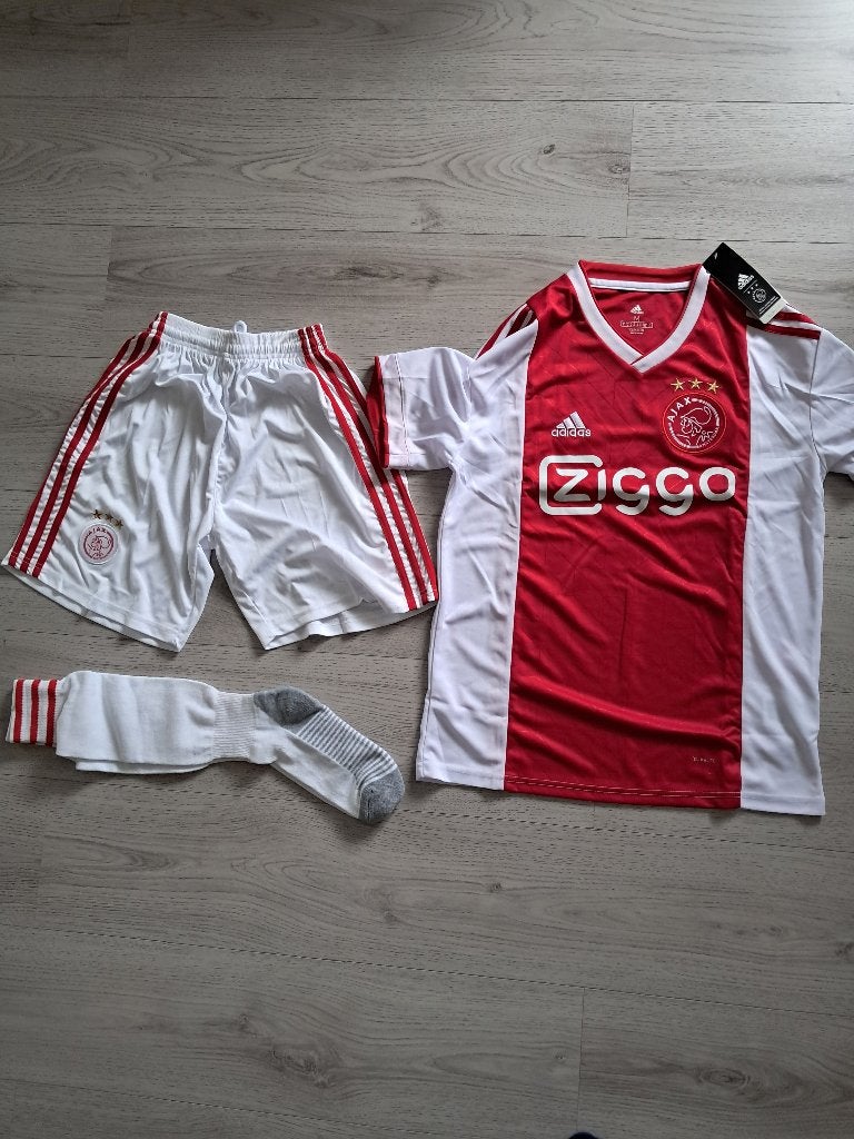 Ajax shirt met broek en sokken maat M, Ophalen of Verzenden, Nieuw, Maat 48/50 (M), Voetbal