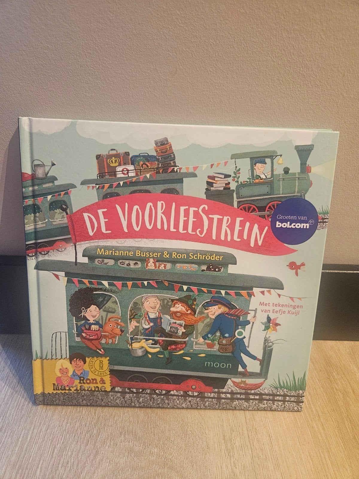 De Voorleestrein - Marianne Busser & Ron Schröder, Ophalen of Verzenden, Nieuw