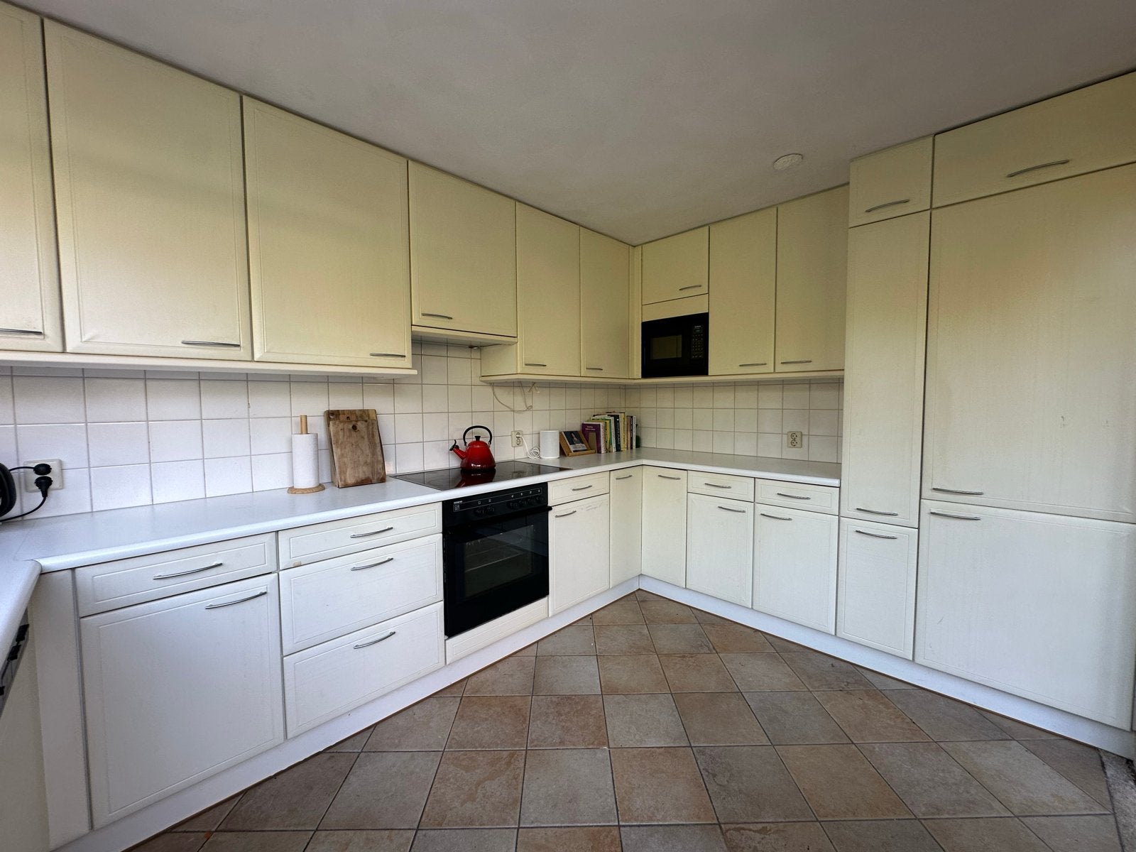 Ruimte U-keuken met veel kastjes incl apparatuur, Huis en Inrichting, Ophalen, Gebruikt, U-keuken, Kunststof