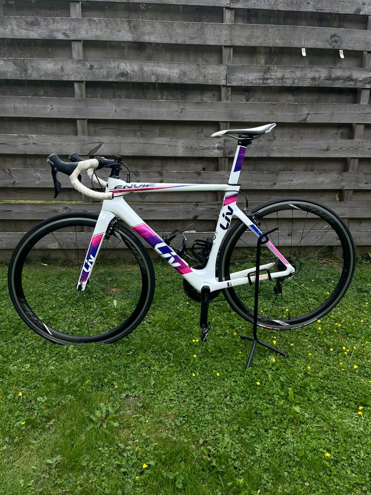 Wielrenfiets - Giant Liv Envie Advanced 2 woman, Fietsen en Brommers, Fietsen | Racefietsen, 28 inch, Carbon, Velgrem, Zo goed als nieuw