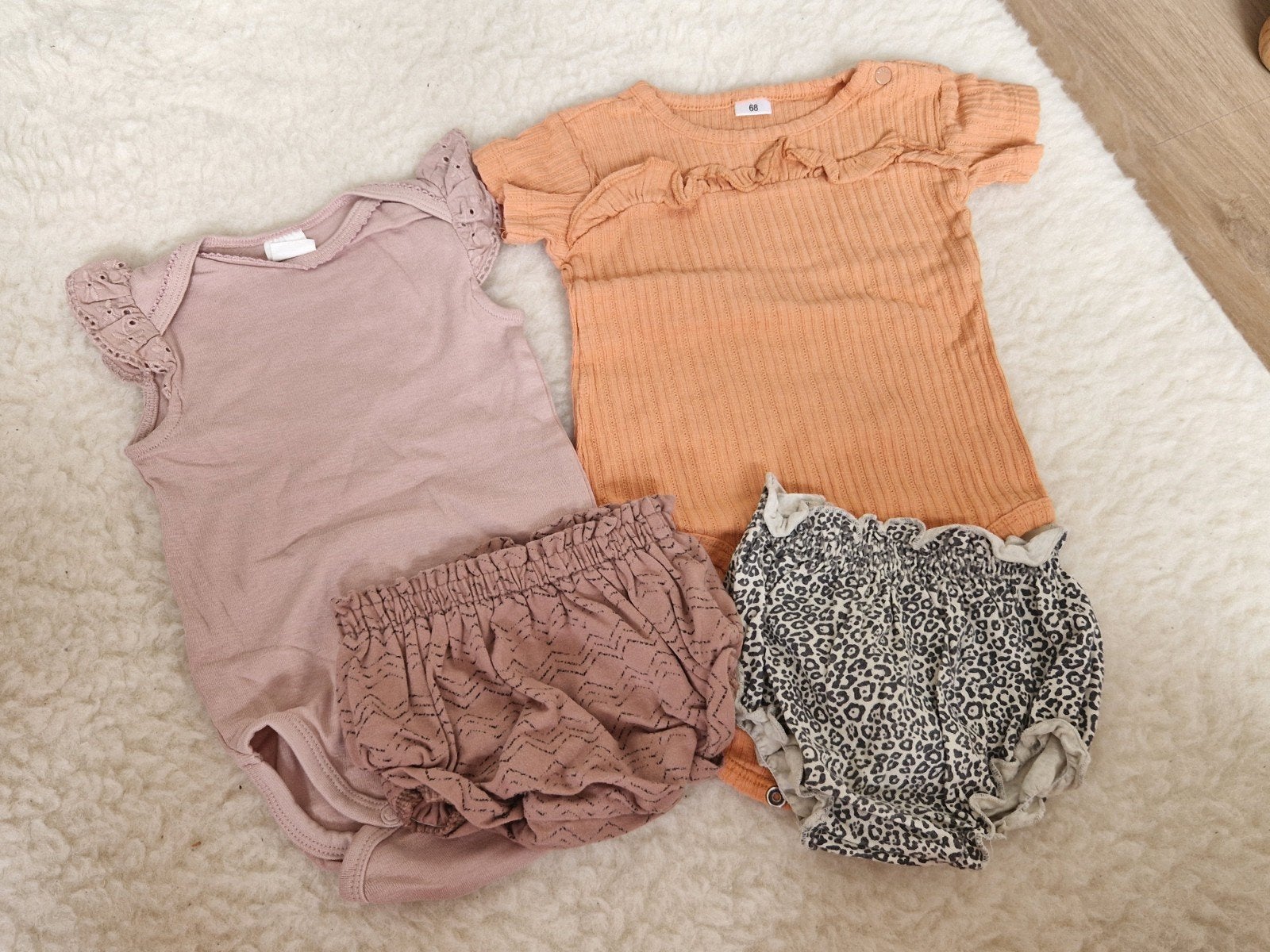 2 leuke zomersetjes maat 68, Kinderen en Baby's, Babykleding | Maat 68, Broekje, Meisje, H&M, Ophalen of Verzenden