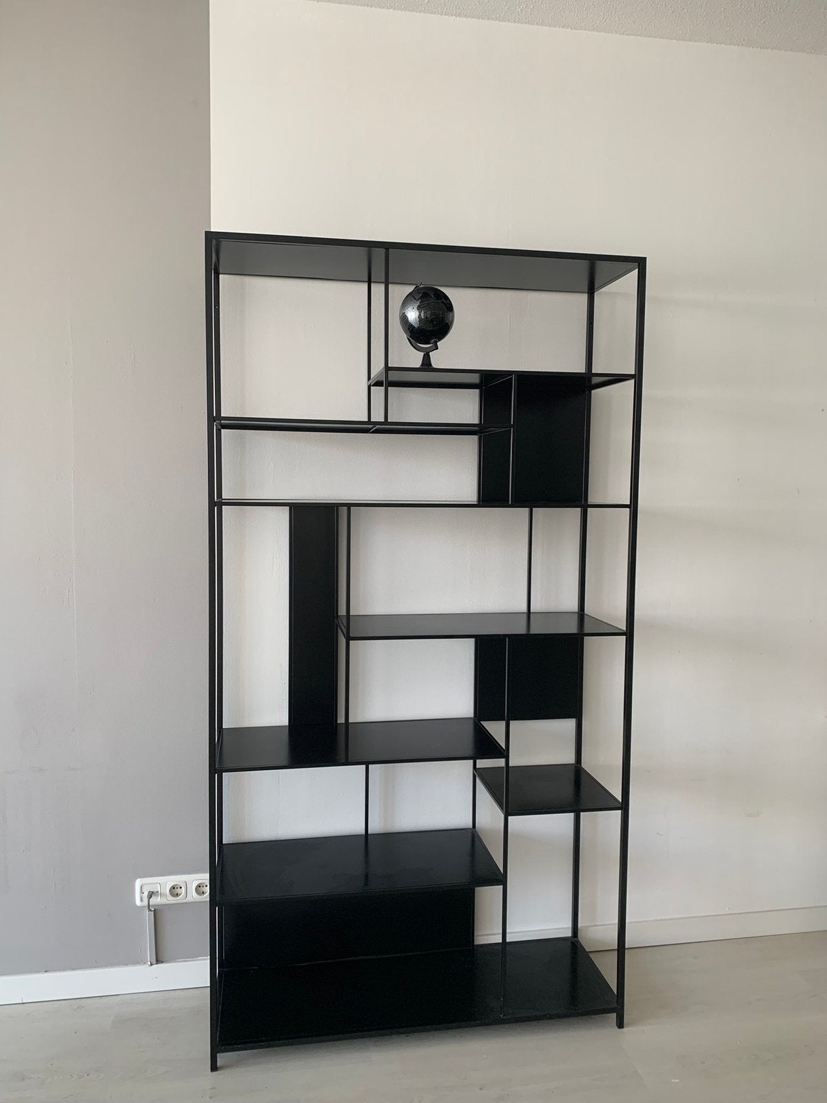 Open zwarte kast van Maison Du Monde, Ophalen, Gebruikt