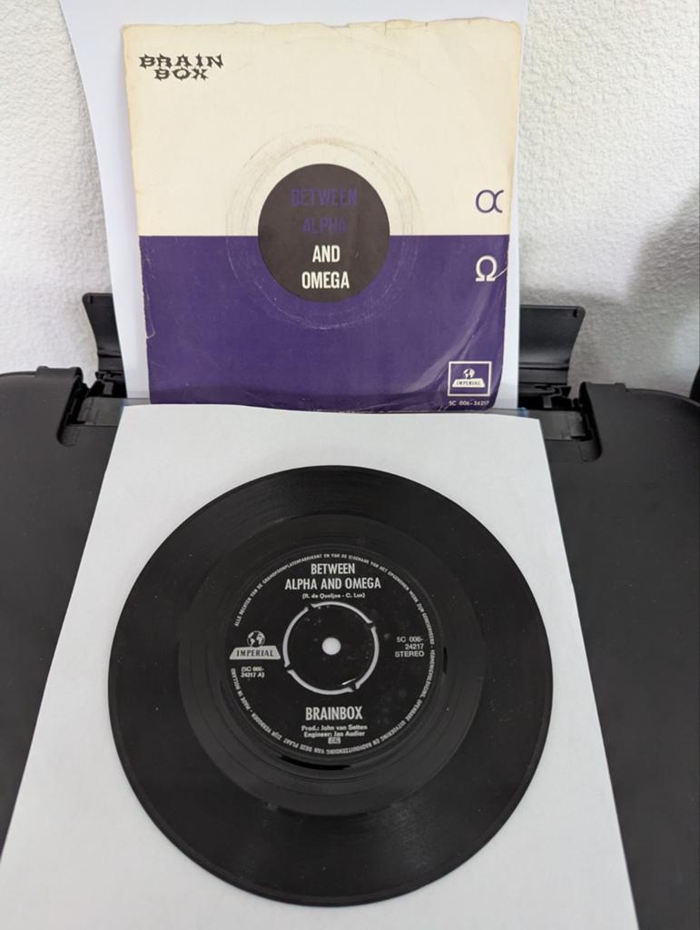 Brainbox - Between Alpha And Omega ( vinyl single), Ophalen of Verzenden, Gebruikt, Pop, Single