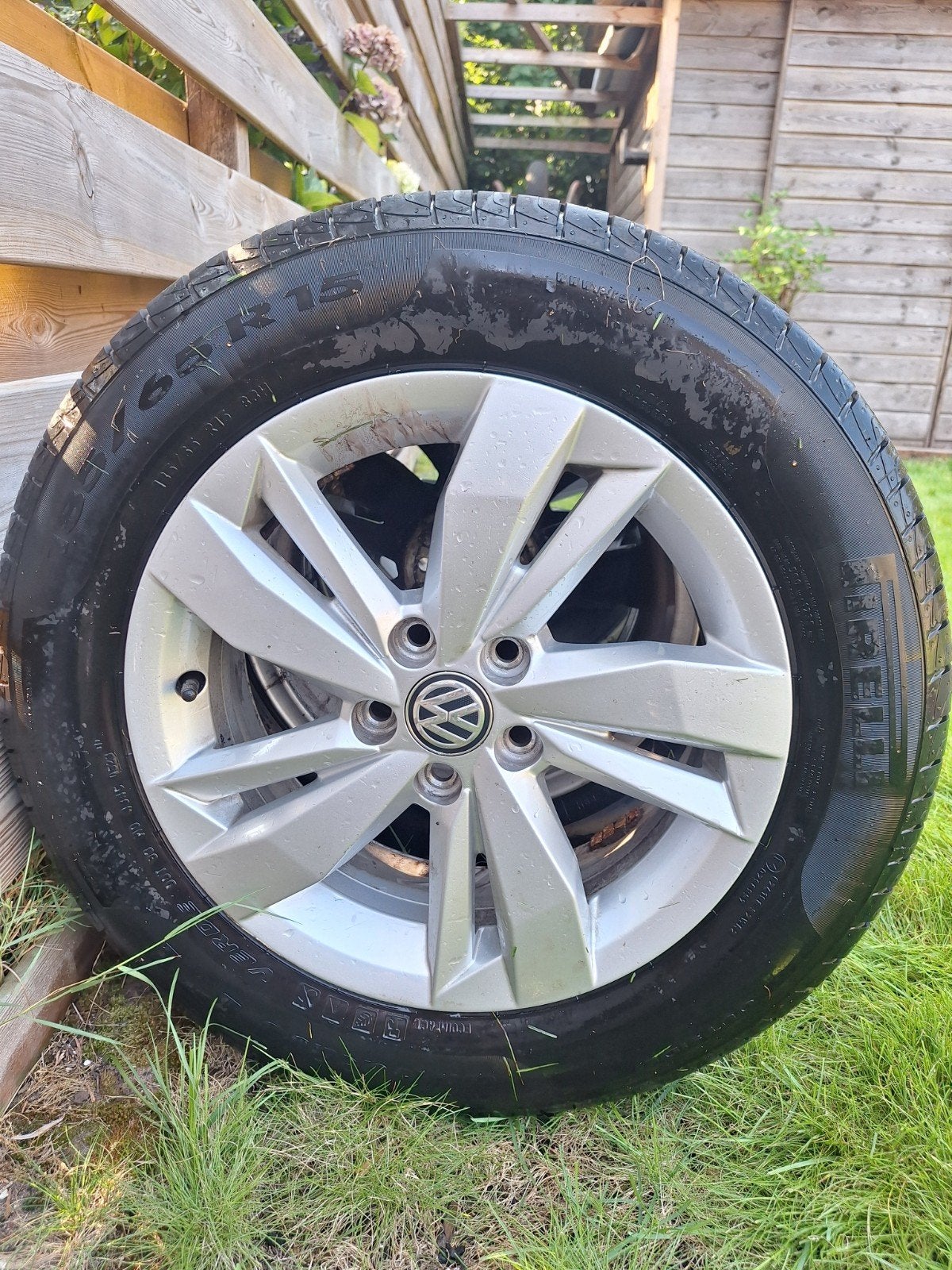 VW Velgen met Pirelli Cinturato All Season Banden 185/65 R15, Ophalen, Gebruikt, 15 inch, Banden en Velgen