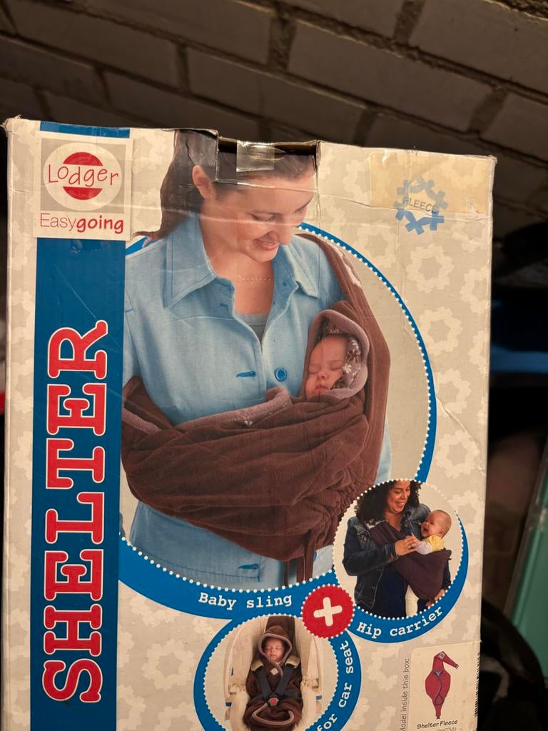 Lodger Shelter Fleece Draagzak - Rood, Zo goed als nieuw, Kinderen en Baby's, Babydragers en Draagdoeken, Ophalen, Buik of Rug