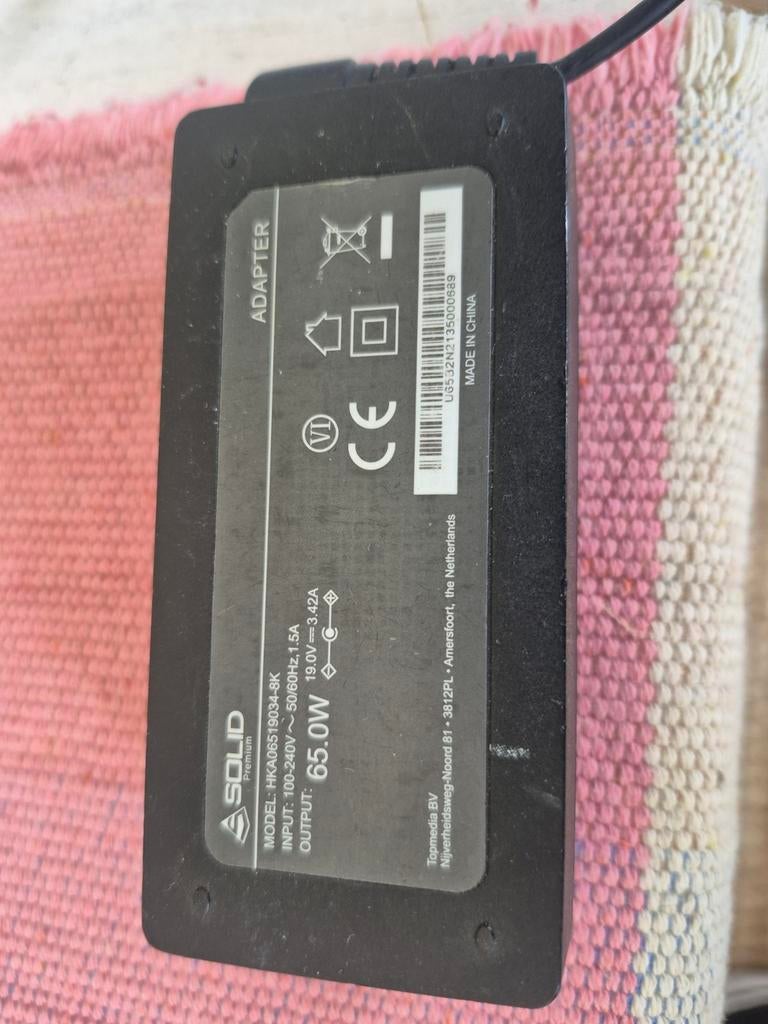 Solid Premium Laptop Adapter 65W 19V 3.42A, Computers en Software, Ophalen of Verzenden, Gebruikt, Solid Premium