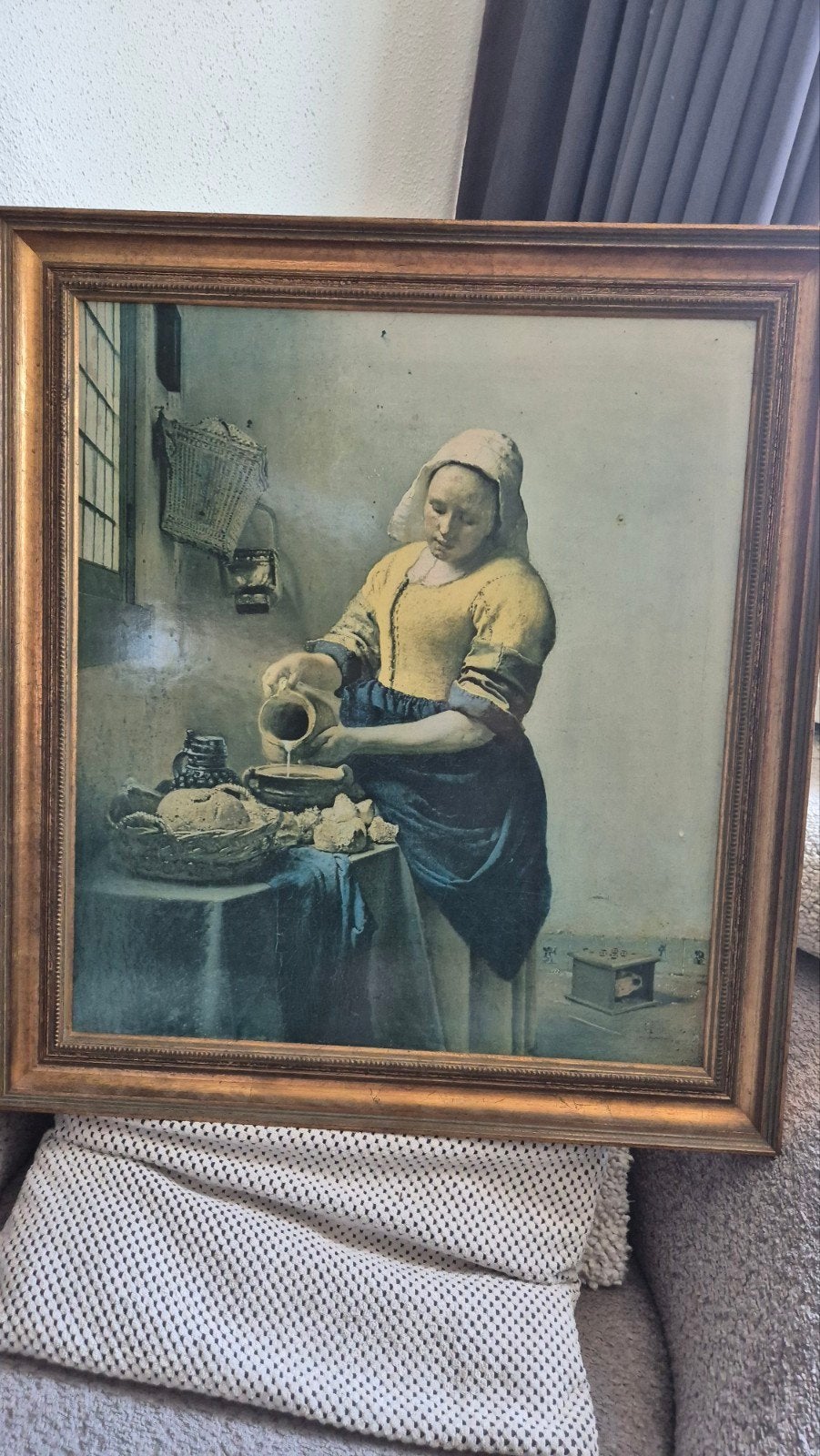 Het Melkmeisje, Ophalen