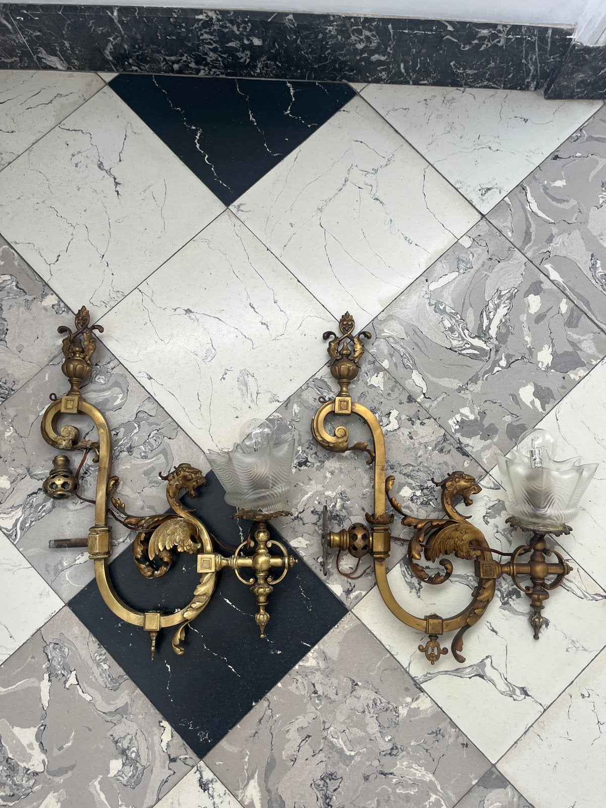 2 antieke wandlampen leeuw, Ophalen