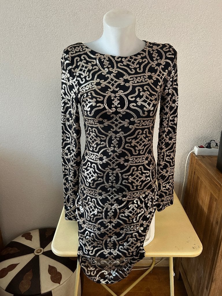 Gouden pailletten jurk VILA zwart - Feestelijke jurk maat M, Kleding | Dames, Jurken, Maat 38/40 (M), Zwart, Vila, Ophalen of Verzenden