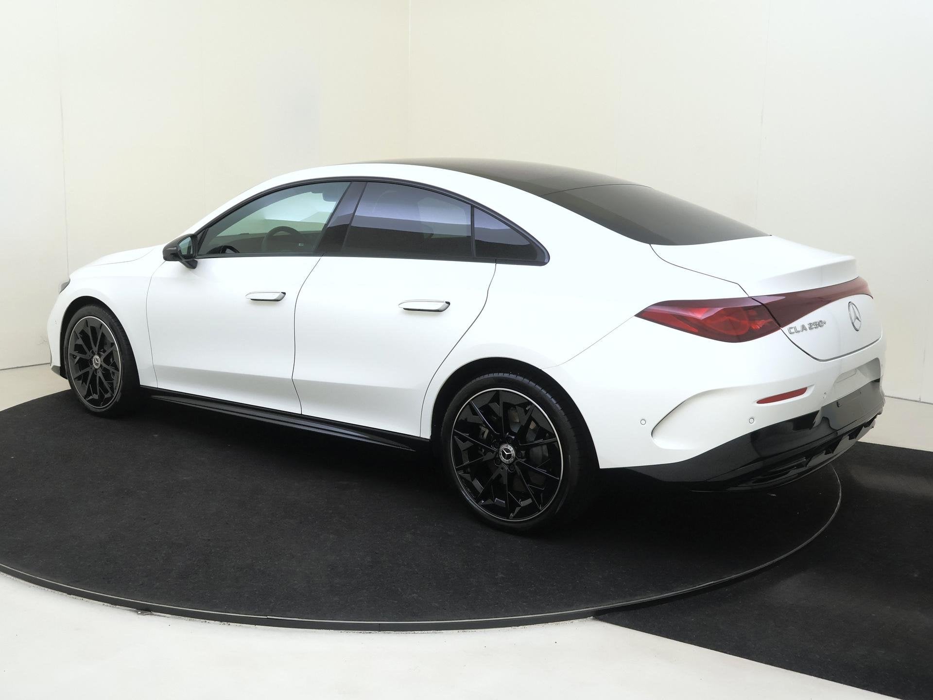 Mercedes-Benz CLA-klasse 250+ Launch Edition 85.5 kWh Nightp, Auto's, Achterwielaandrijving, Zwart, 743 km, Wit