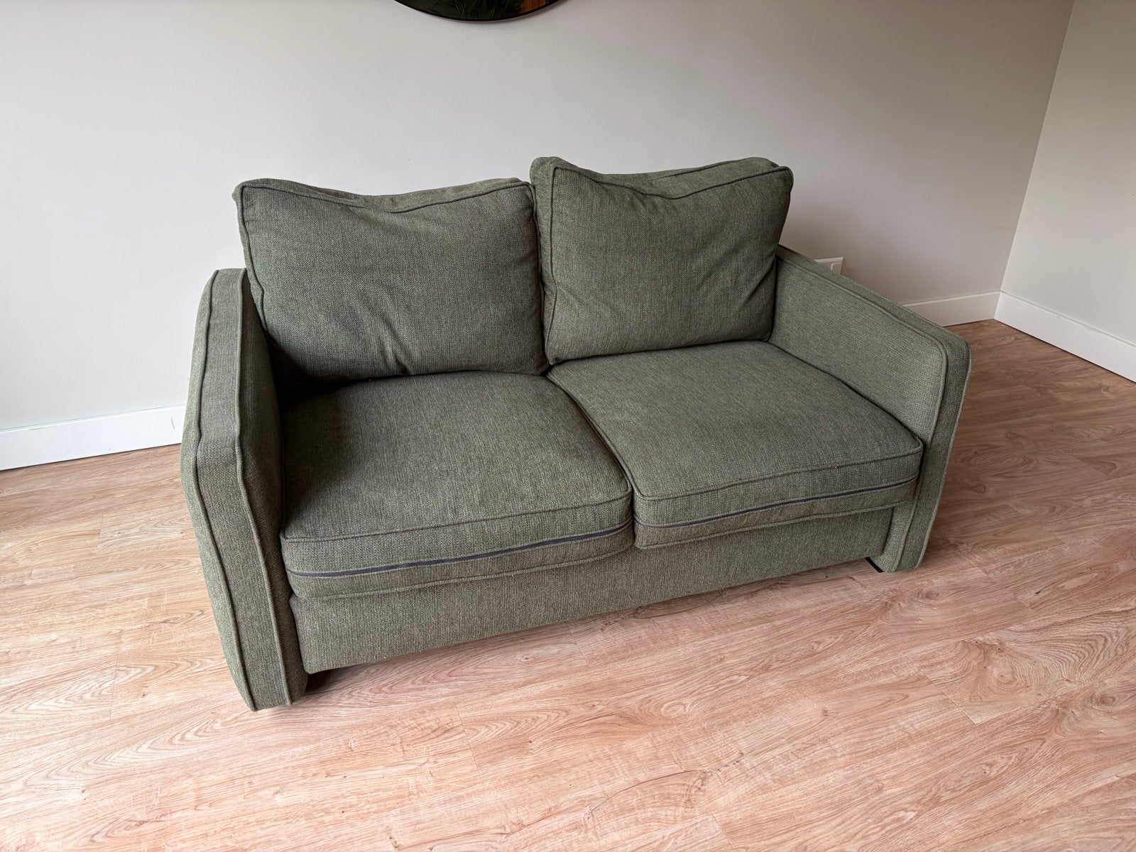 Comfortabele groene tweezitsbank, Gebruikt, 150 tot 200 cm, Tweepersoons, 75 tot 100 cm