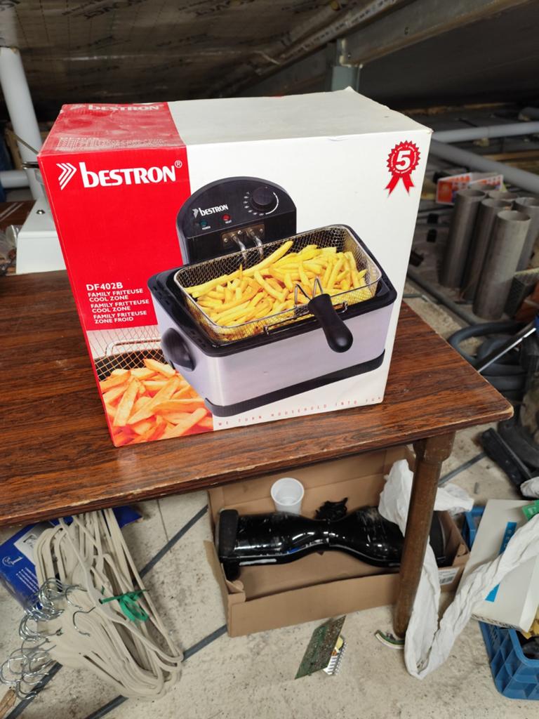 Gloednieuwe Bestron DF402B Family Friteuse - Cool Zone, 3 tot 4 liter, Ophalen of Verzenden, Nieuw, Uitneembare binnenpan