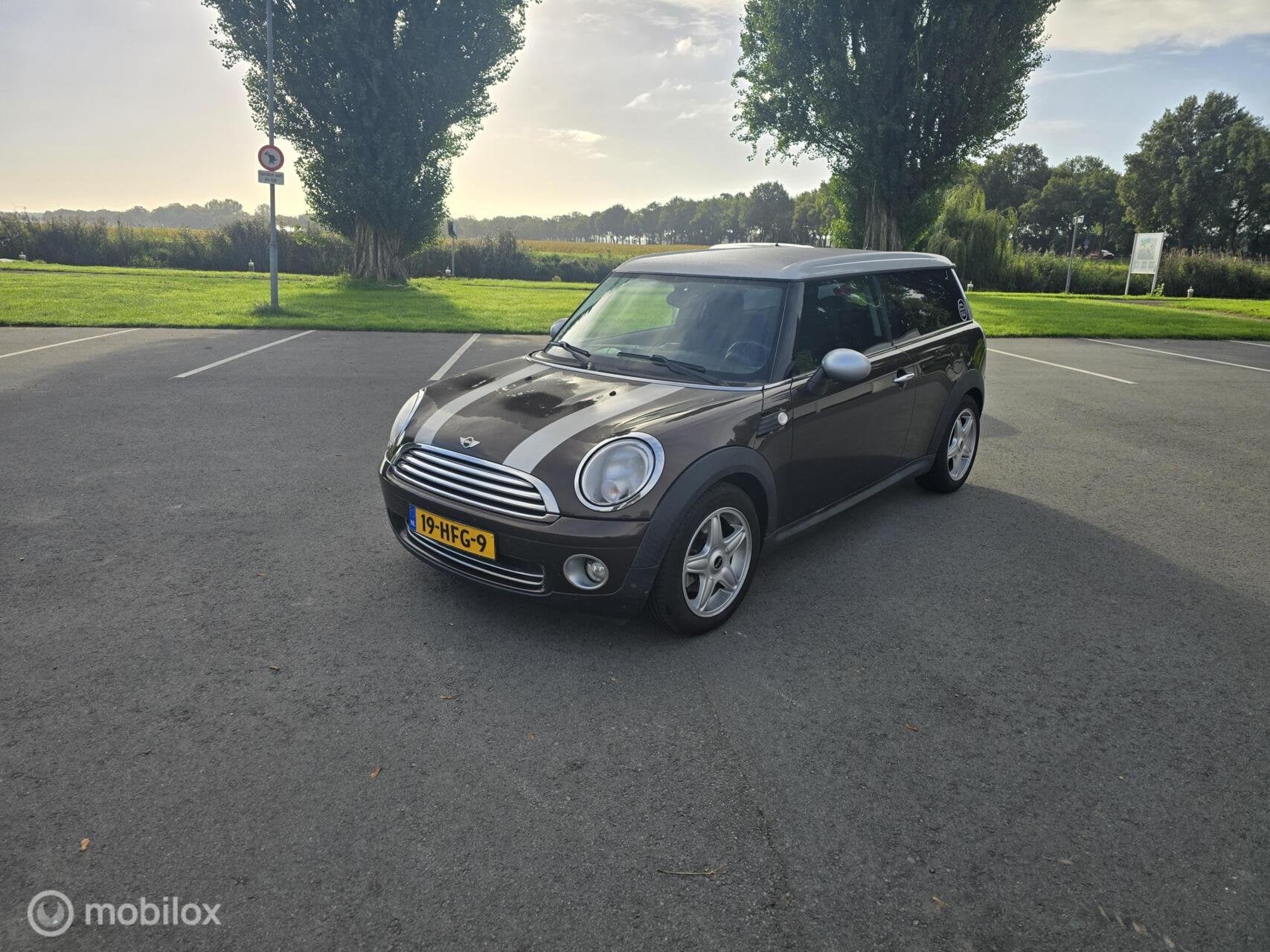 !Mini Clubman 1.6 Cooper lange apk cv el.ramen lm wielen !, Auto's, Voorwielaandrijving, Gebruikt, Bruin, 4 stoelen