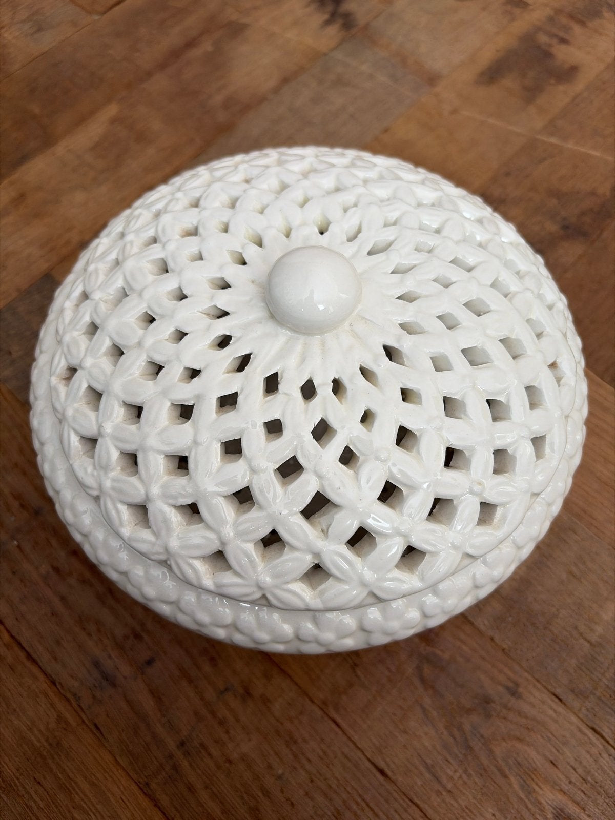 Witte keramische pot met deksel - decoratief en uniek, Verzenden, Zo goed als nieuw, Modern, Wit