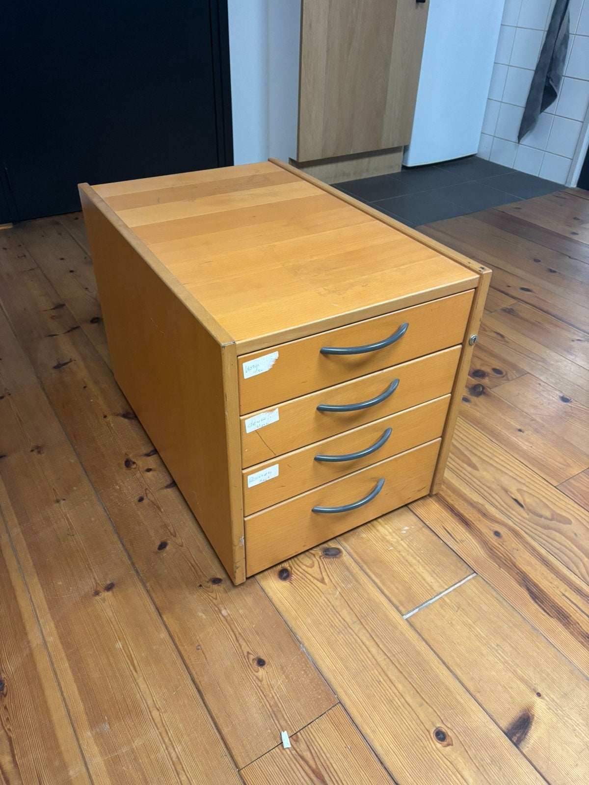 Gratis! Ladekast, Minder dan 50 cm, Gebruikt, Ophalen of Verzenden, 3 of 4 laden