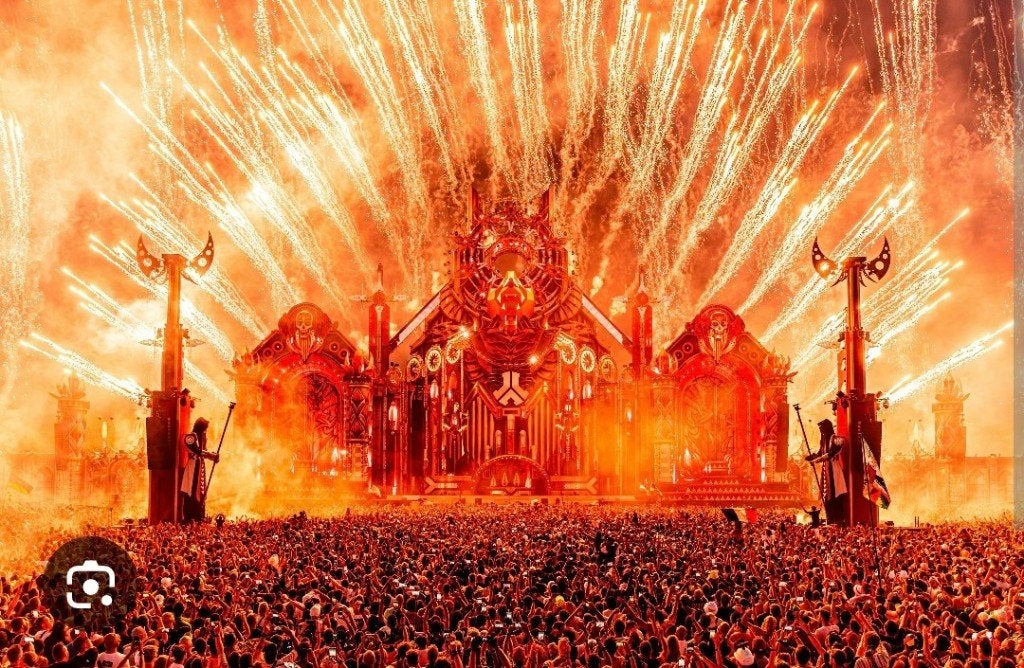 Defqon 1  2x tickets vrijdag ruilen voor de zaterdag, Twee personen