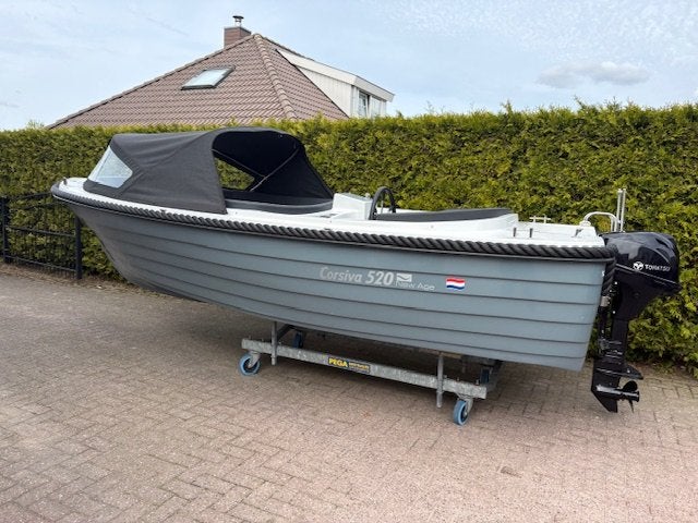 VAARKLAAR! Luxe Corsiva 520 met Tohatsu 20 PK en Buiskap, Watersport en Boten, Gebruikt, Polyester, Overige brandstoffen